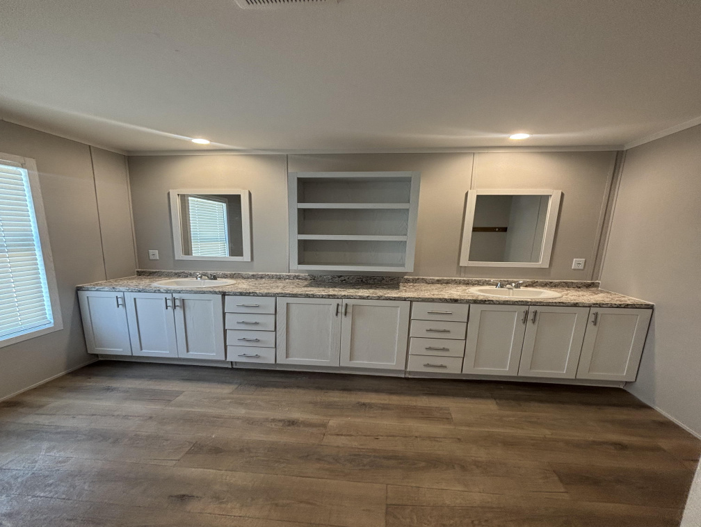 5004 S Eastern Ave, Oklahoma City, Oklahoma 73129, 3 Bedrooms Bedrooms, ,2 BathroomsBathrooms,Single Wide,For Sale,S Eastern Ave,1360