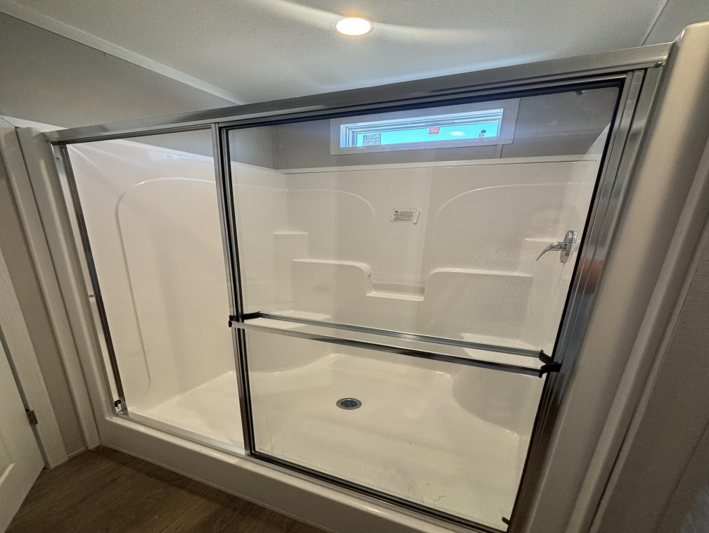 5004 S Eastern Ave, Oklahoma City, Oklahoma 73129, 3 Bedrooms Bedrooms, ,2 BathroomsBathrooms,Single Wide,For Sale,S Eastern Ave,1360
