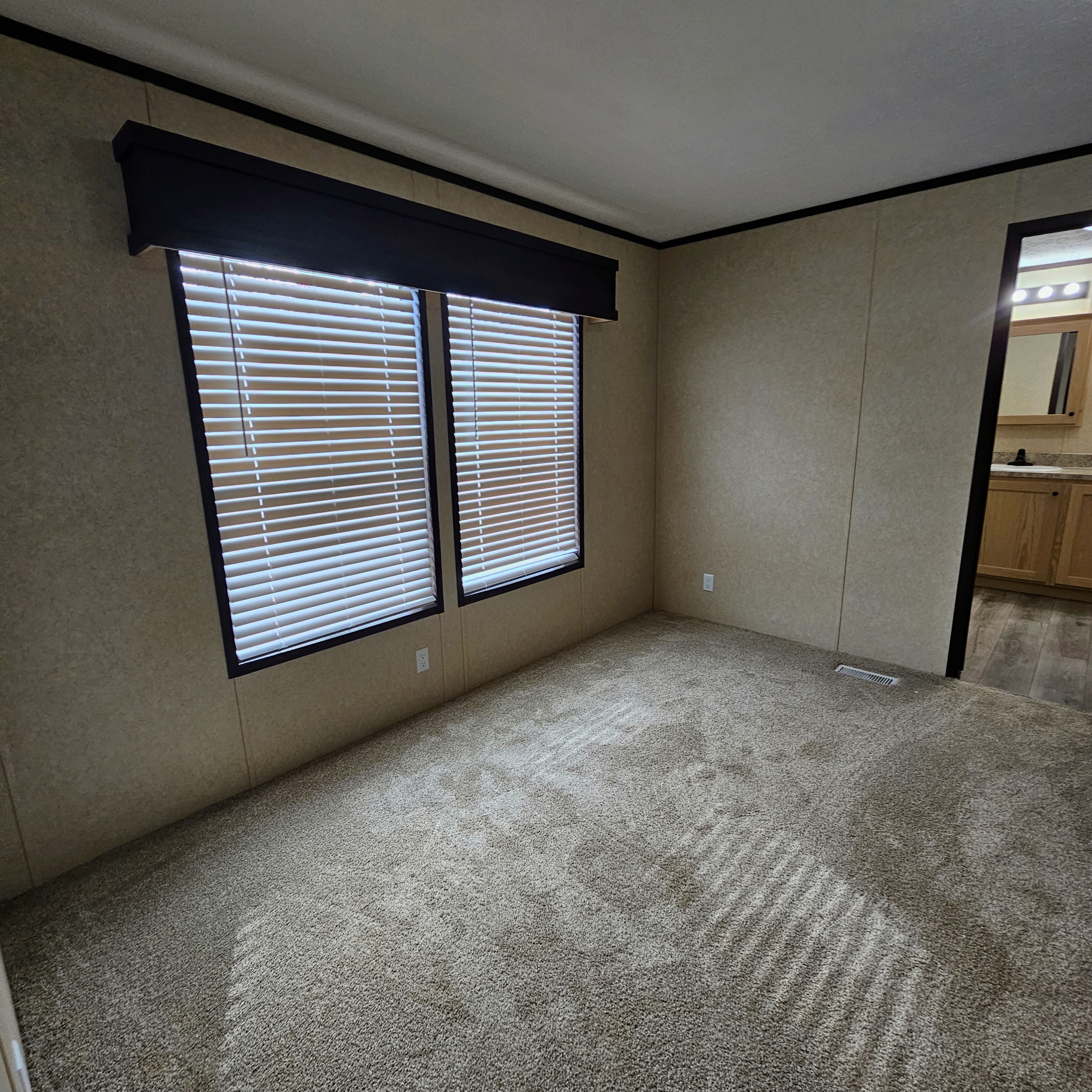 3700 28th St, Sioux City, Iowa 51105, 3 Bedrooms Bedrooms, ,2 BathroomsBathrooms,Single Wide,For Sale,28th St,1361