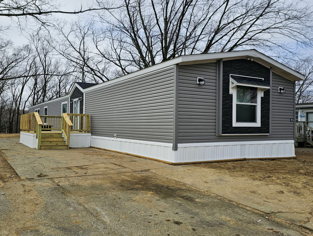 3700 28th St, Sioux City, Iowa 51105, 3 Bedrooms Bedrooms, ,2 BathroomsBathrooms,Single Wide,For Sale,28th St,1361