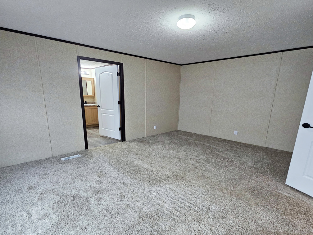 3700 28th St, Sioux City, Iowa 51105, 3 Bedrooms Bedrooms, ,2 BathroomsBathrooms,Single Wide,For Sale,28th St,1361