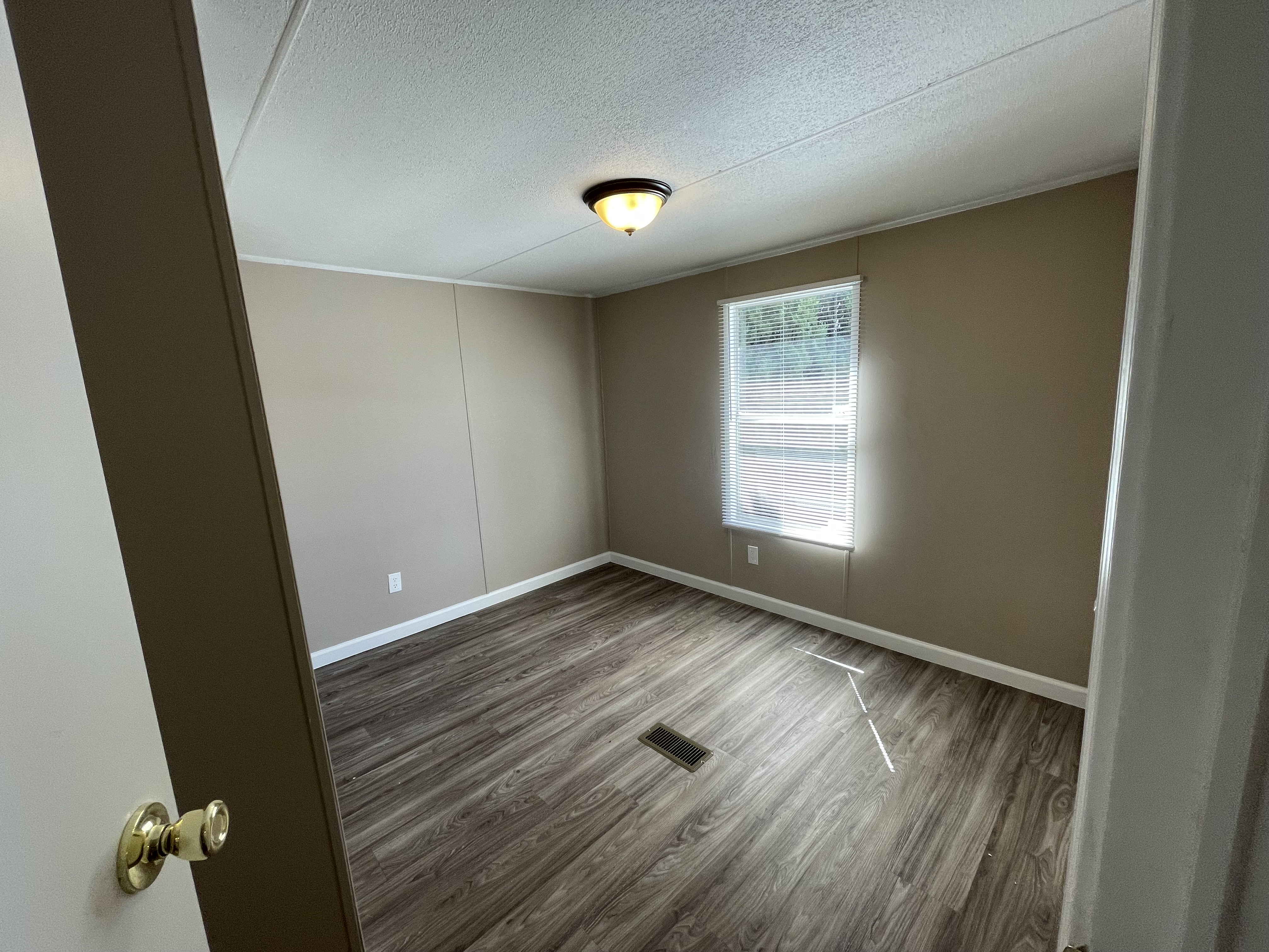 5004 S Eastern Ave, Oklahoma City, Oklahoma 73129, 3 Bedrooms Bedrooms, ,2 BathroomsBathrooms,Single Wide,For Sale,S Eastern Ave,1363