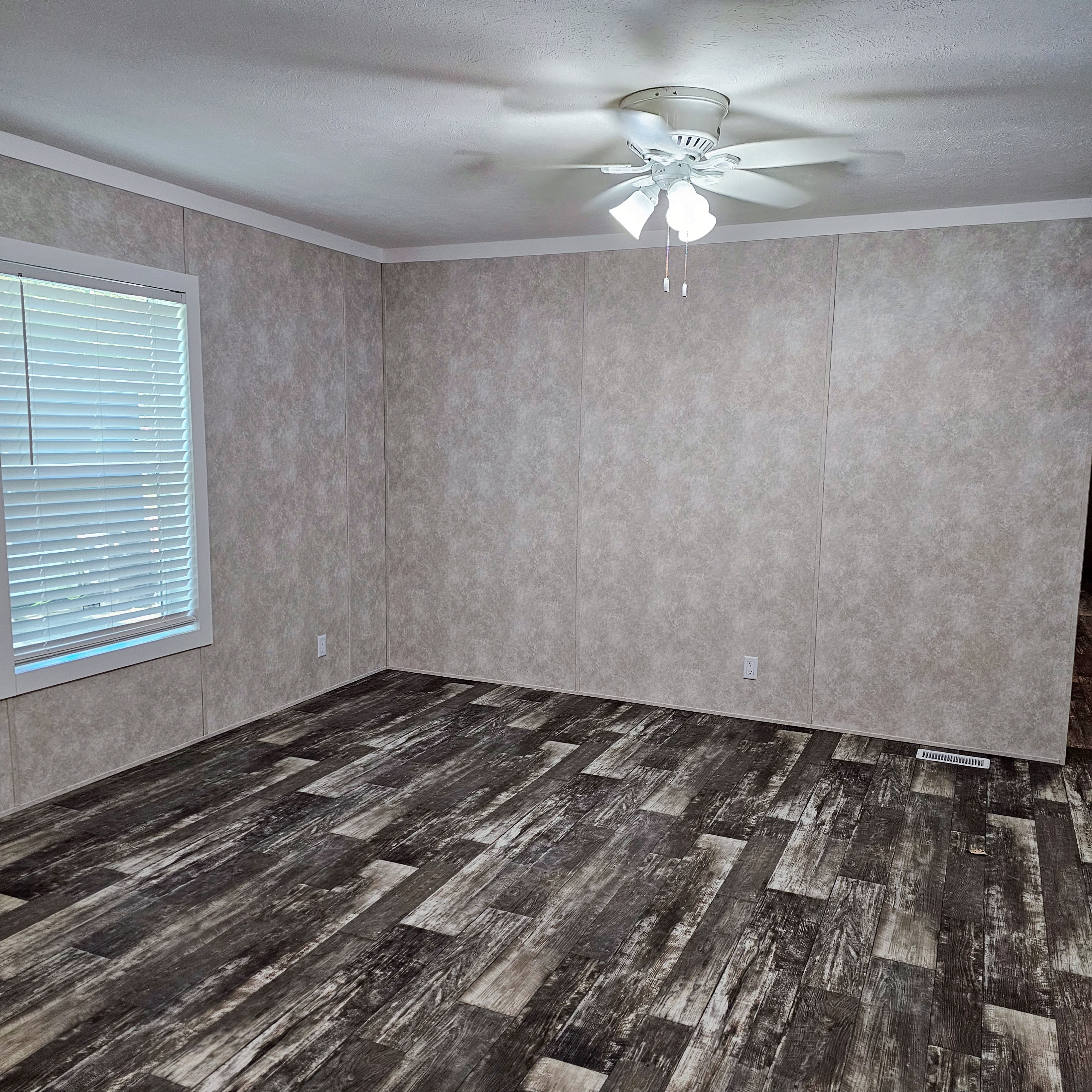 3700 28th St, Sioux City, Iowa 51105, 3 Bedrooms Bedrooms, ,2 BathroomsBathrooms,Single Wide,For Sale,28th St,1364