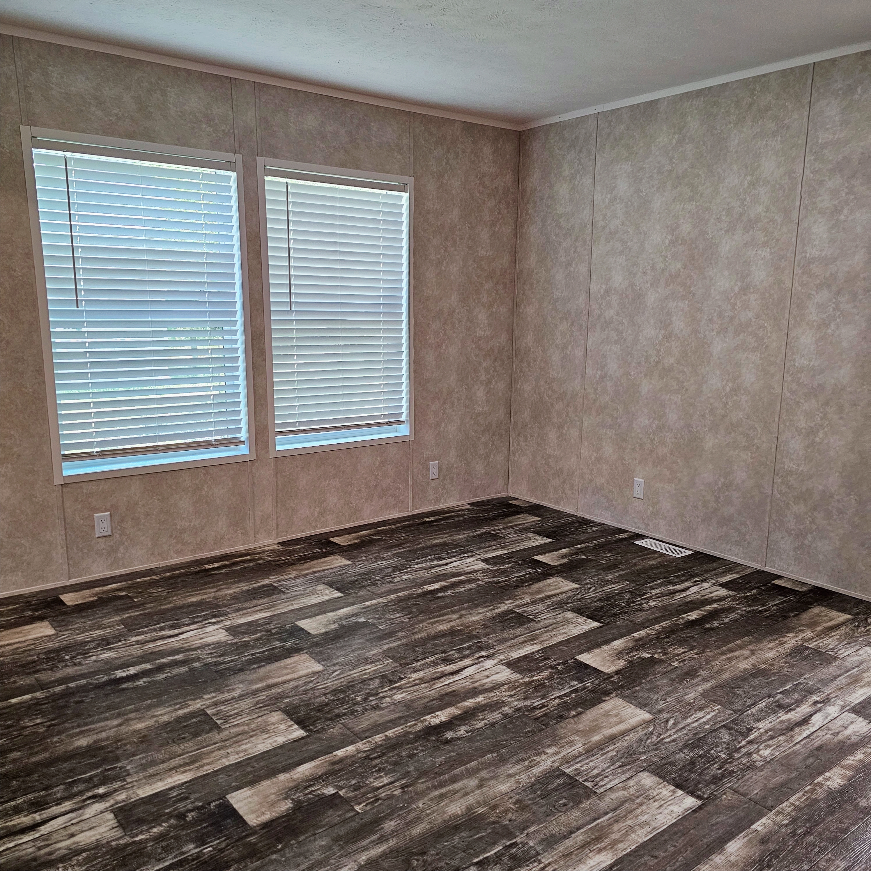 3700 28th St, Sioux City, Iowa 51105, 3 Bedrooms Bedrooms, ,2 BathroomsBathrooms,Single Wide,For Sale,28th St,1364