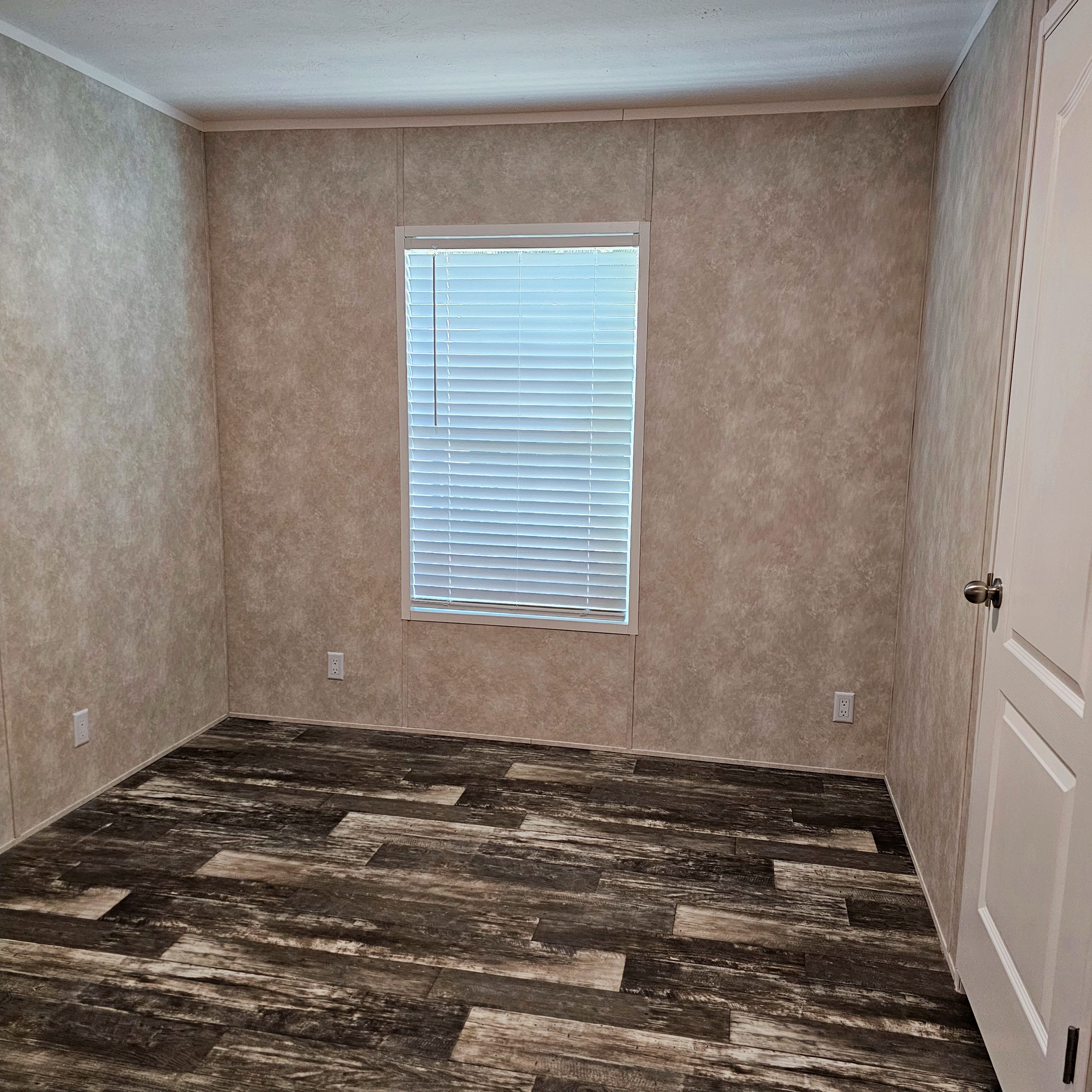3700 28th St, Sioux City, Iowa 51105, 3 Bedrooms Bedrooms, ,2 BathroomsBathrooms,Single Wide,For Sale,28th St,1364