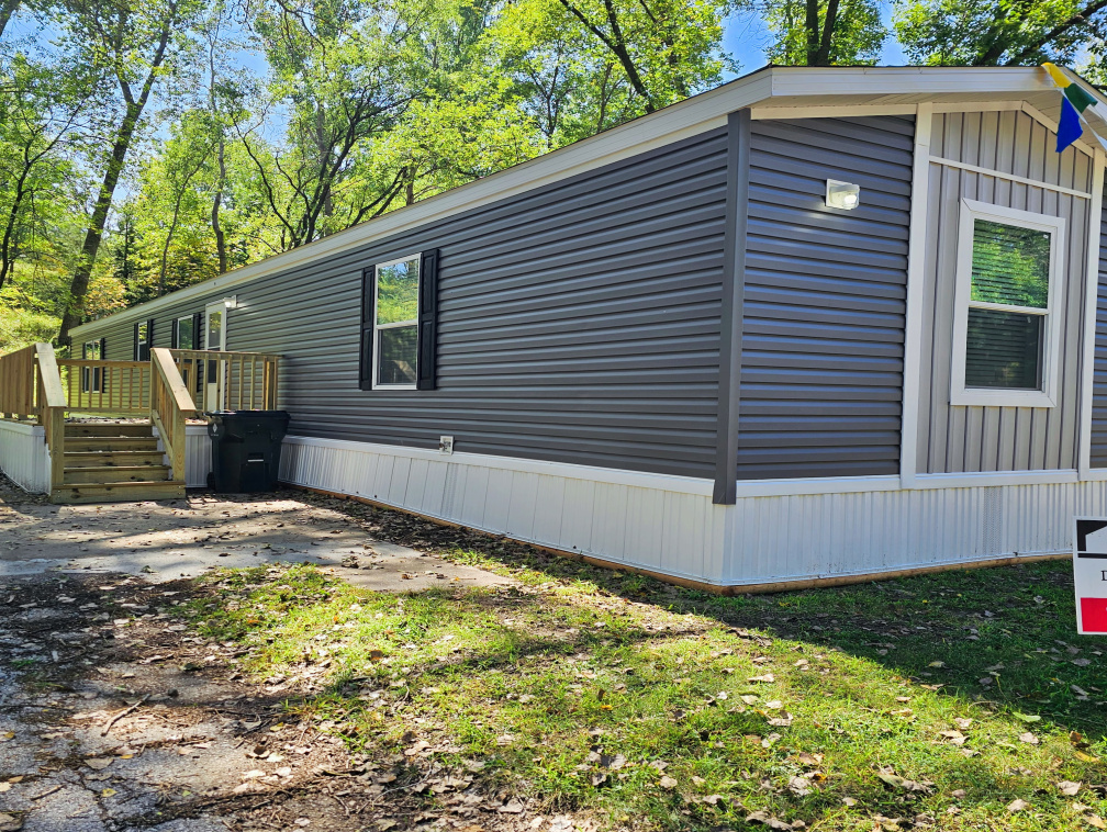 3700 28th St, Sioux City, Iowa 51105, 3 Bedrooms Bedrooms, ,2 BathroomsBathrooms,Single Wide,For Sale,28th St,1364