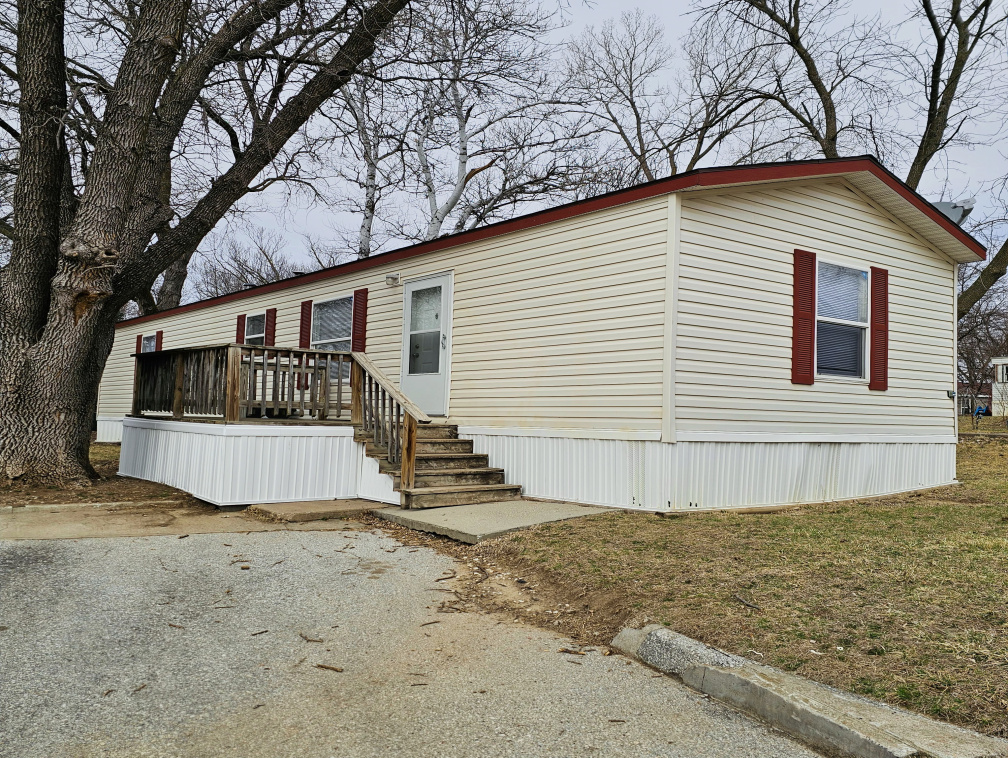 3700 28th St, Sioux City, Iowa 51105, 2 Bedrooms Bedrooms, ,2 BathroomsBathrooms,Single Wide,For Sale,28th St,1365