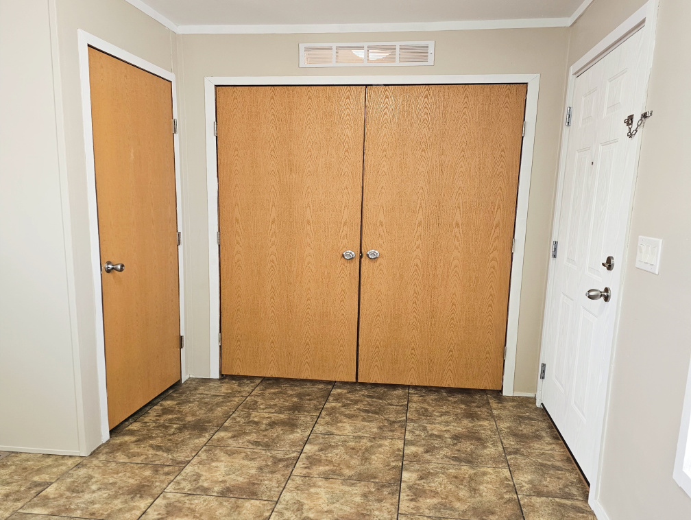 3700 28th St, Sioux City, Iowa 51105, 2 Bedrooms Bedrooms, ,2 BathroomsBathrooms,Single Wide,For Sale,28th St,1365