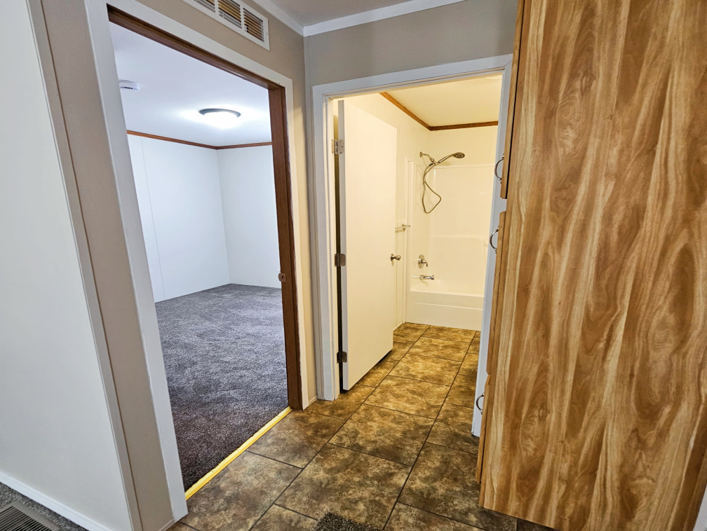 3700 28th St, Sioux City, Iowa 51105, 2 Bedrooms Bedrooms, ,2 BathroomsBathrooms,Single Wide,For Sale,28th St,1365