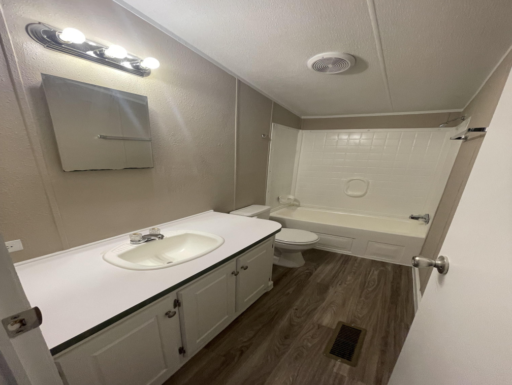 5004 S Eastern Ave, Oklahoma City, Oklahoma 73129, 3 Bedrooms Bedrooms, ,2 BathroomsBathrooms,Single Wide,For Sale,S Eastern Ave,1367