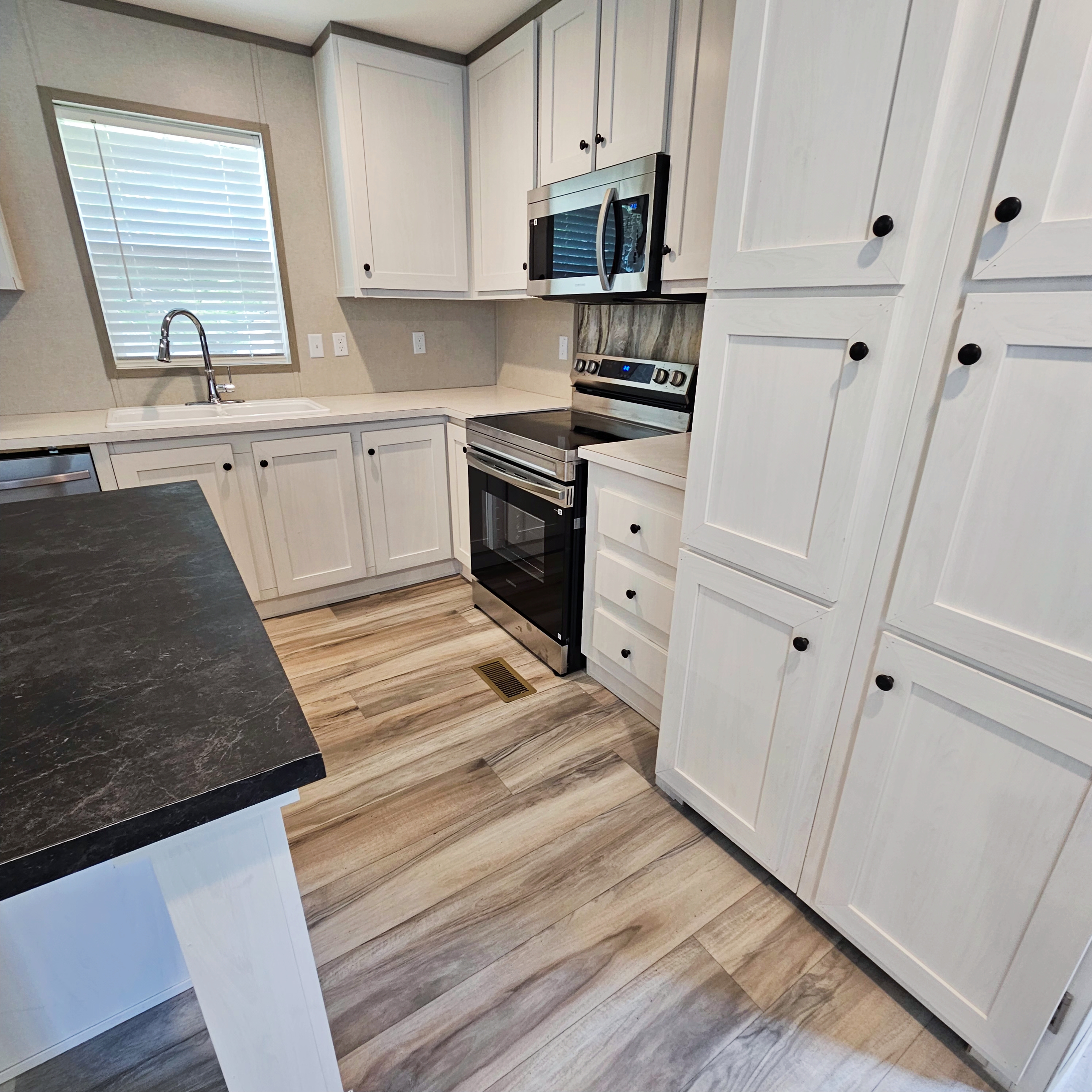 3700 28th St, Sioux City, Iowa 51105, 3 Bedrooms Bedrooms, ,2 BathroomsBathrooms,Single Wide,For Sale,28th St,1368