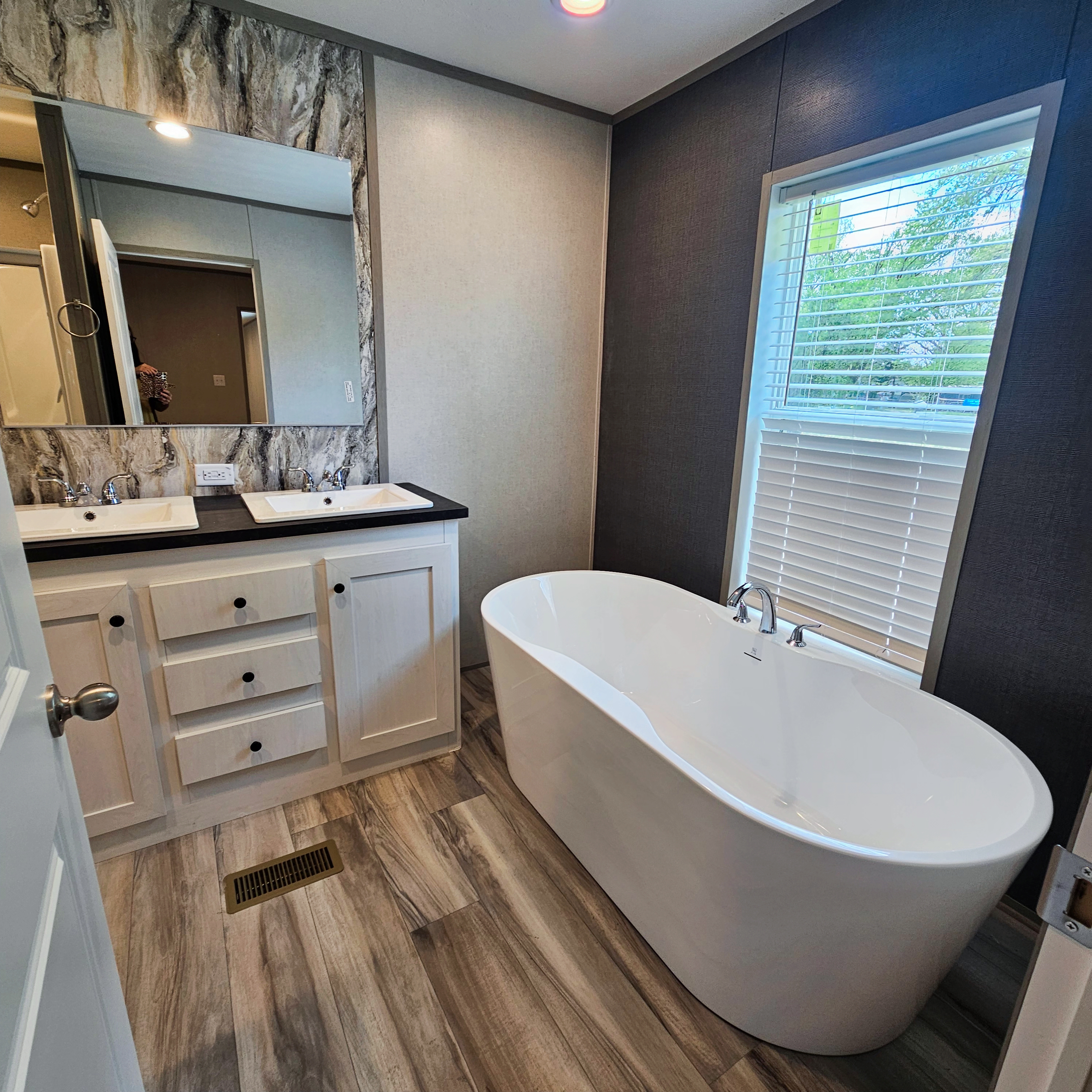3700 28th St, Sioux City, Iowa 51105, 3 Bedrooms Bedrooms, ,2 BathroomsBathrooms,Single Wide,For Sale,28th St,1368