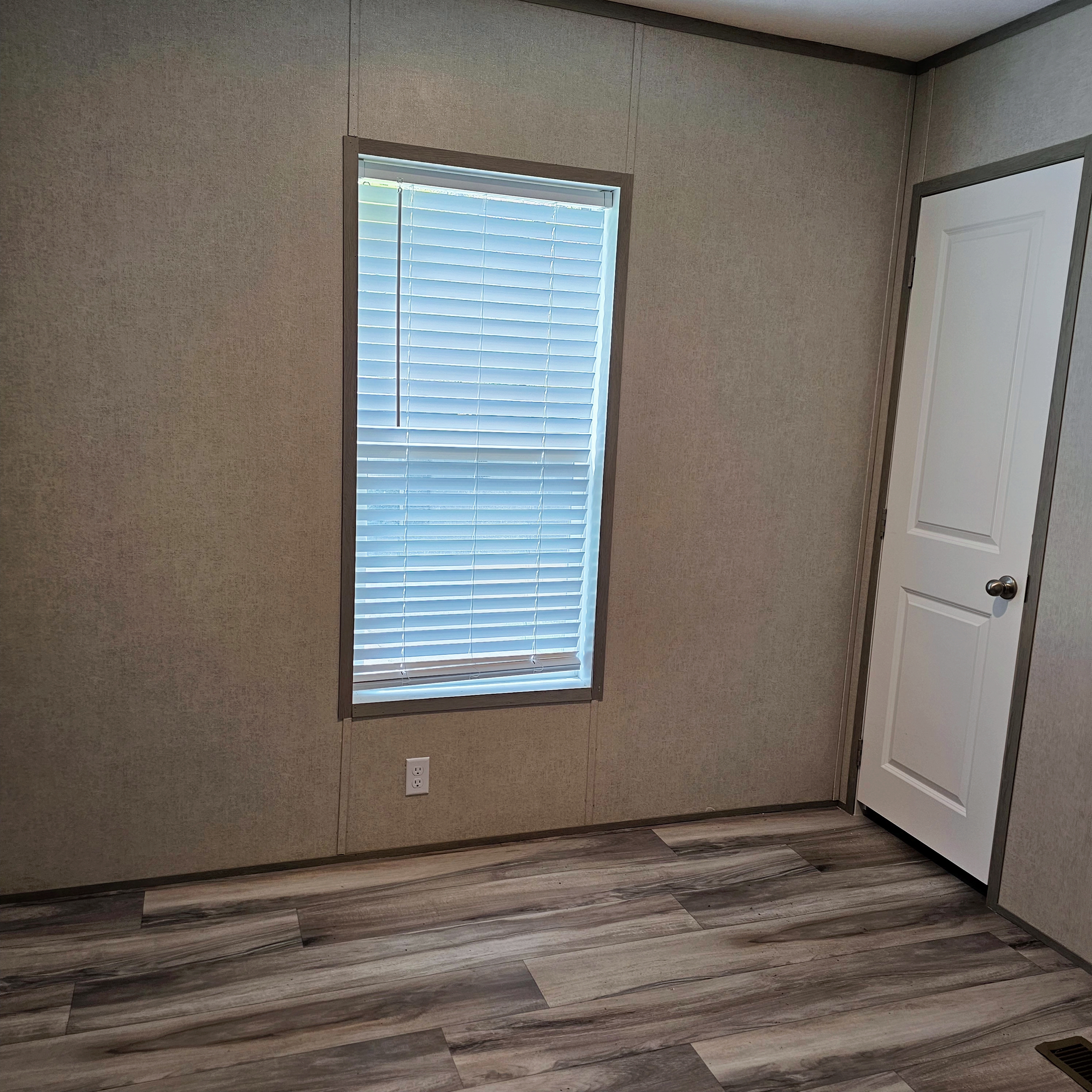 3700 28th St, Sioux City, Iowa 51105, 3 Bedrooms Bedrooms, ,2 BathroomsBathrooms,Single Wide,For Sale,28th St,1368