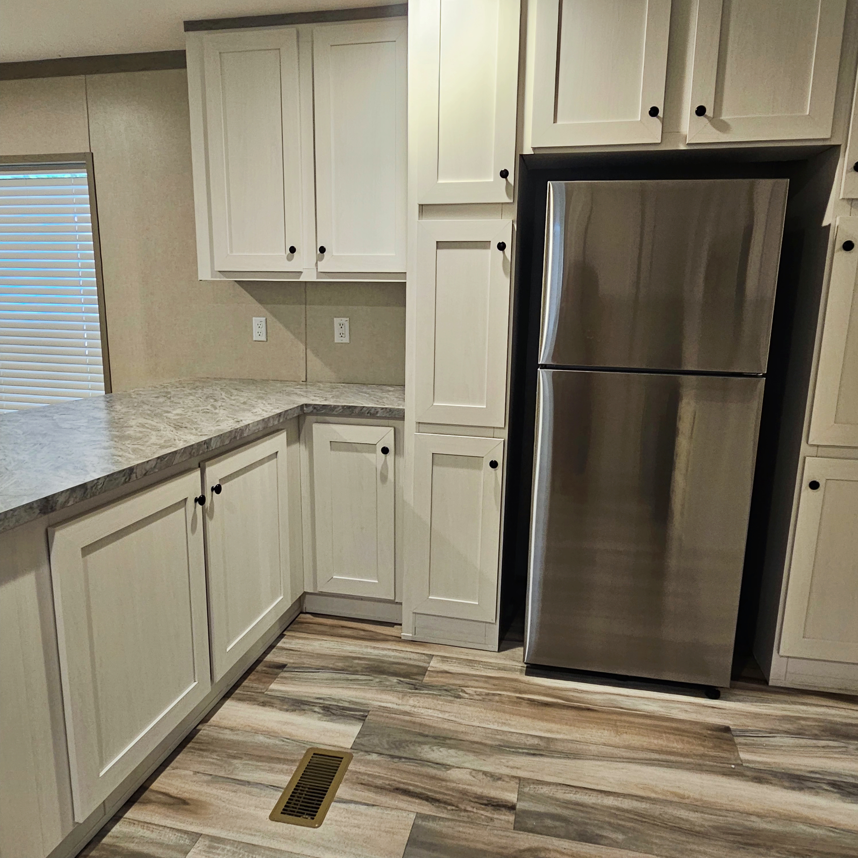 3700 28th St, Sioux City, Iowa 51105, 3 Bedrooms Bedrooms, ,2 BathroomsBathrooms,Single Wide,For Sale,28th St,1375