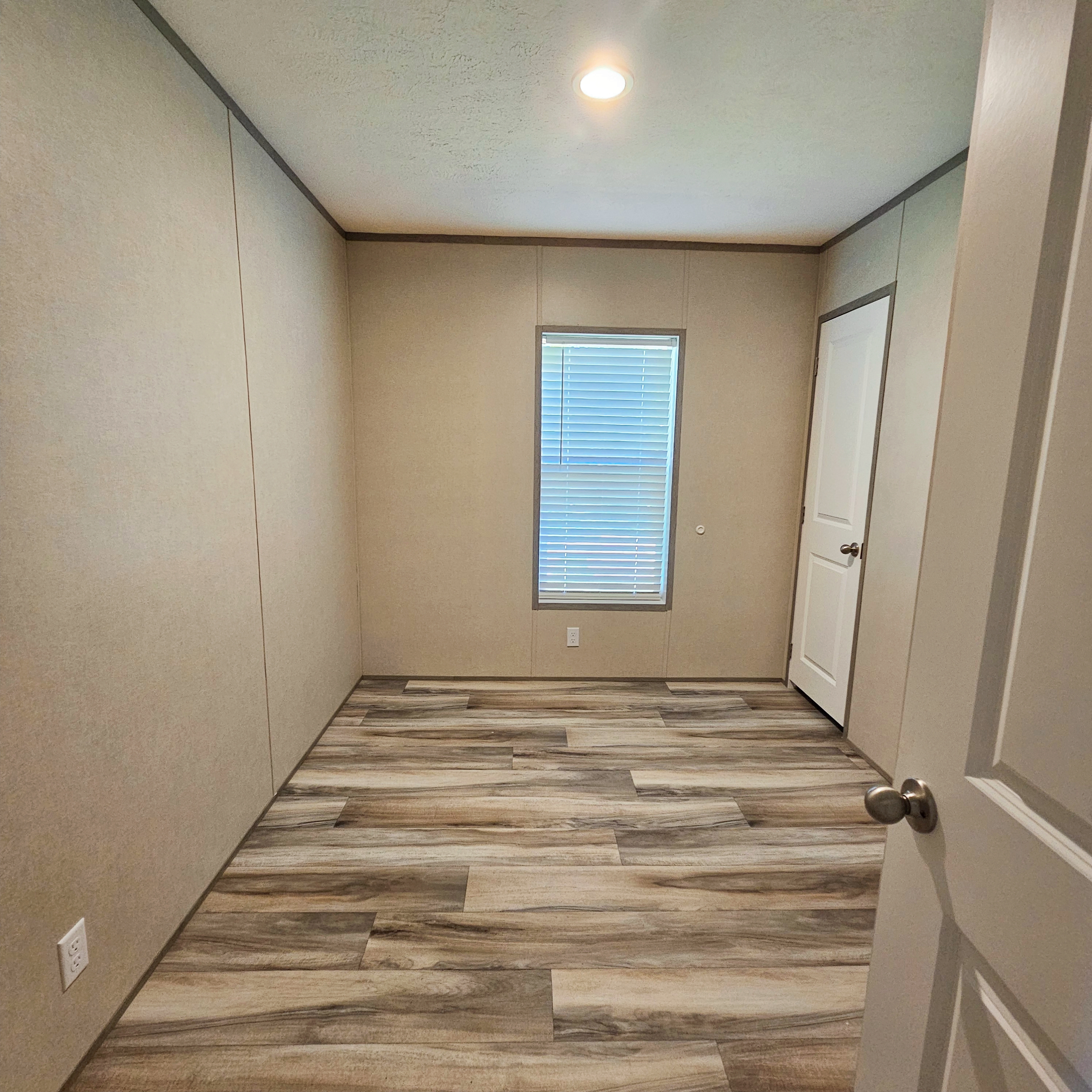3700 28th St, Sioux City, Iowa 51105, 3 Bedrooms Bedrooms, ,2 BathroomsBathrooms,Single Wide,For Sale,28th St,1377