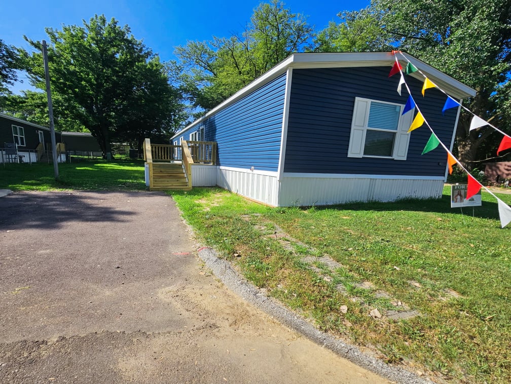 3700 28th St, Sioux City, Iowa 51105, 3 Bedrooms Bedrooms, ,2 BathroomsBathrooms,Single Wide,For Sale,28th St,1377